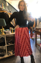 Load image into Gallery viewer, Red satin printed pleated midi skirt